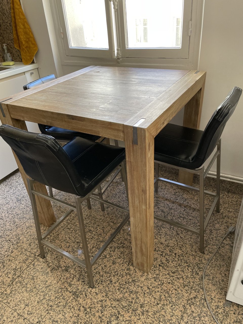 Tafel hoog en barkrukken