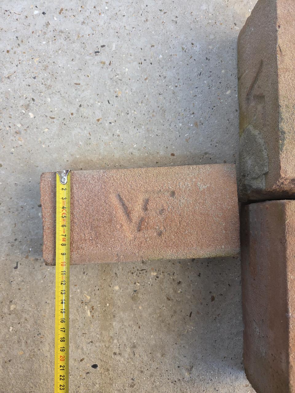 Te koop: ca. 440 gebruikte vormbak metselstenen