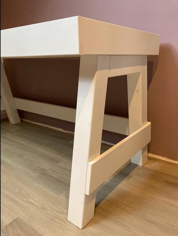 Wit bureau met zwart vlak (BePureHome Grooving bureau)