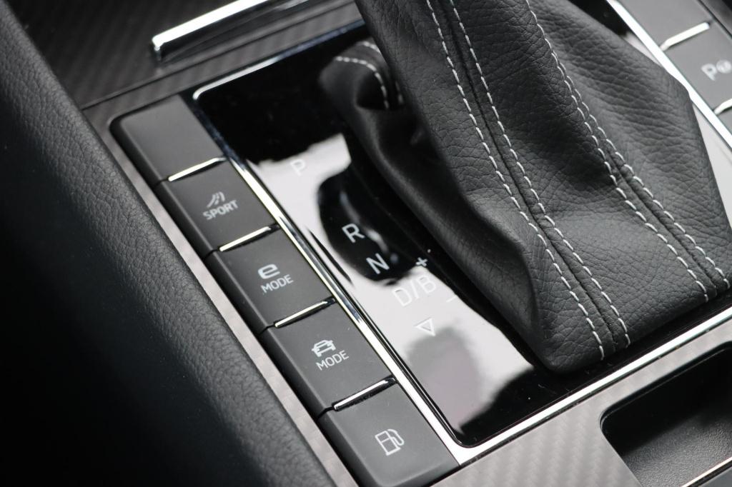 Skoda Superb combi 1.4 tsi iv sportline 218pk dsg6