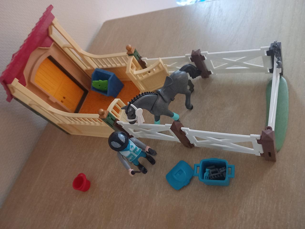 Playmobil paardenbox met buitenverblijf set 6935