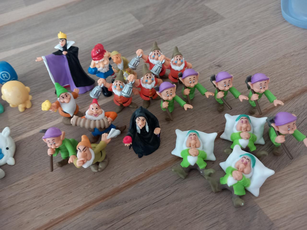 Poppetjes simpsons, smurfen etc
