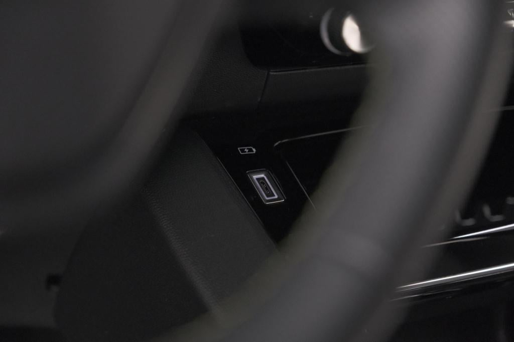 Peugeot 2008 puretech 130 eat8 gt | camera | parkeersensoren | apple carpla