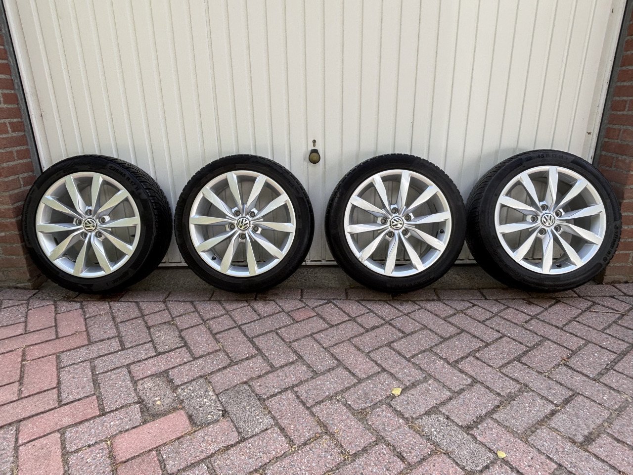 Originele VW Golf Dijon velgen met Continental Winter Contact banden