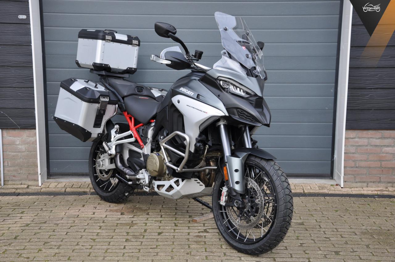 Ducati Multistrada V4 S Travel, radar, spaakvelgen