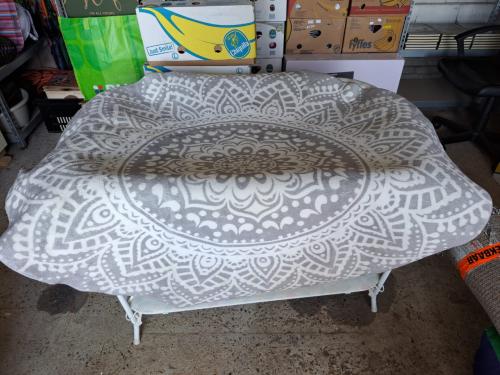 Te koop mooi rond vloerkleed