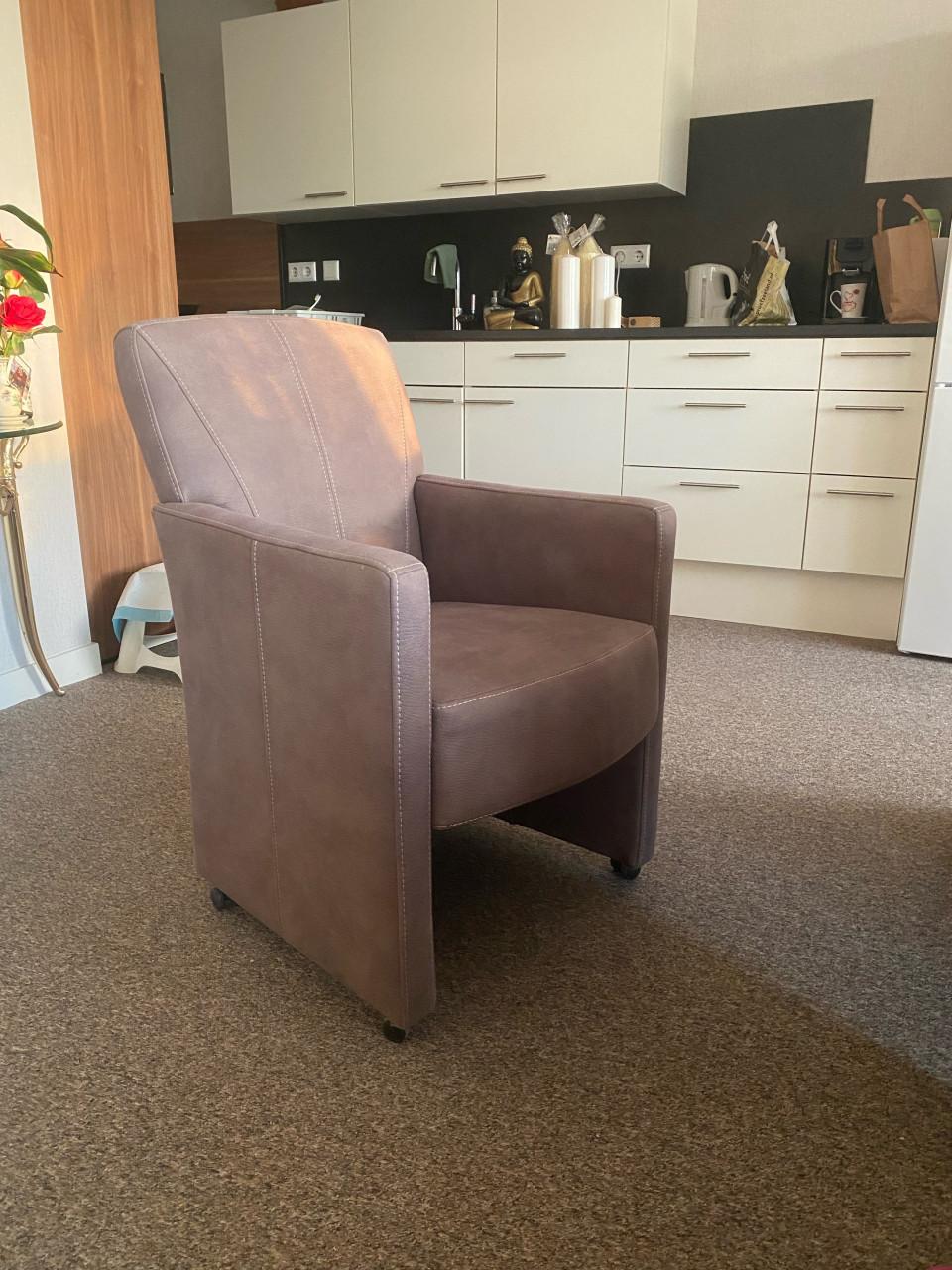 Eettafel met 6 fauteuils