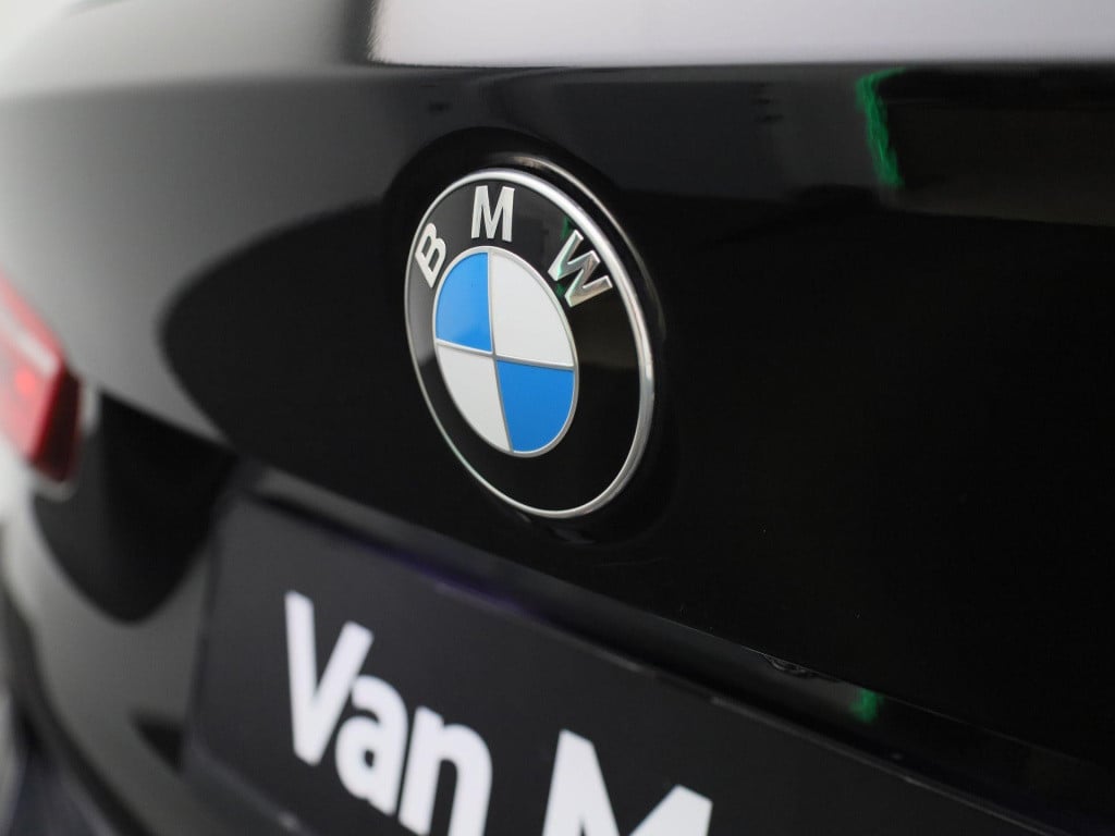 BMW X1 sdrive18i executive | automaat | navigatie | verwarmde stoelen | ele