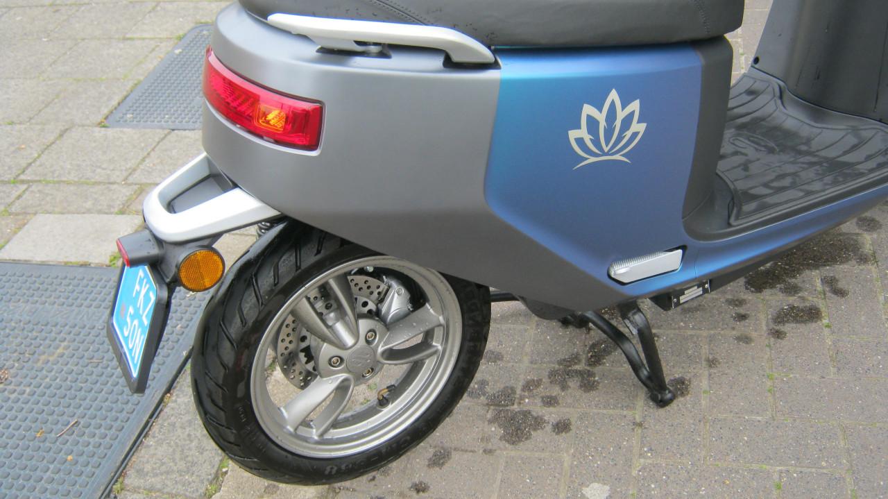 TE KOOP ECOOTER E2 UIT JULLIE 2022 MET 2240 OP DE TELLER