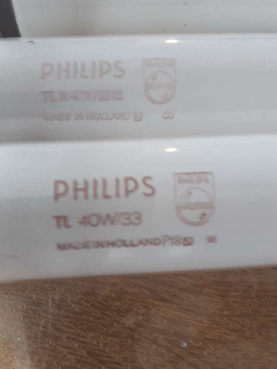 Te koop:   4 tl lampen TL 40 W / 33 plus 4 x starter S10