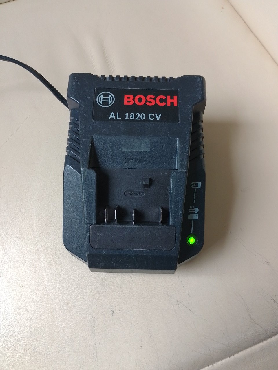 Bosch 18V acculader