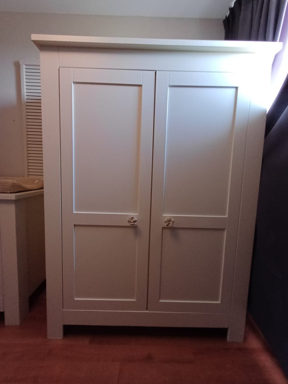 Kinderkamer (commode, ledikant en kast)