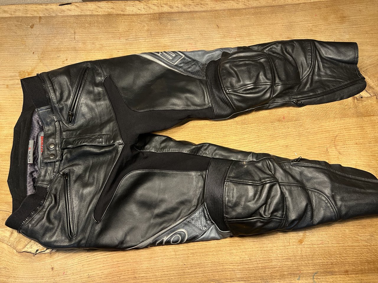 3 leren motorbroeken