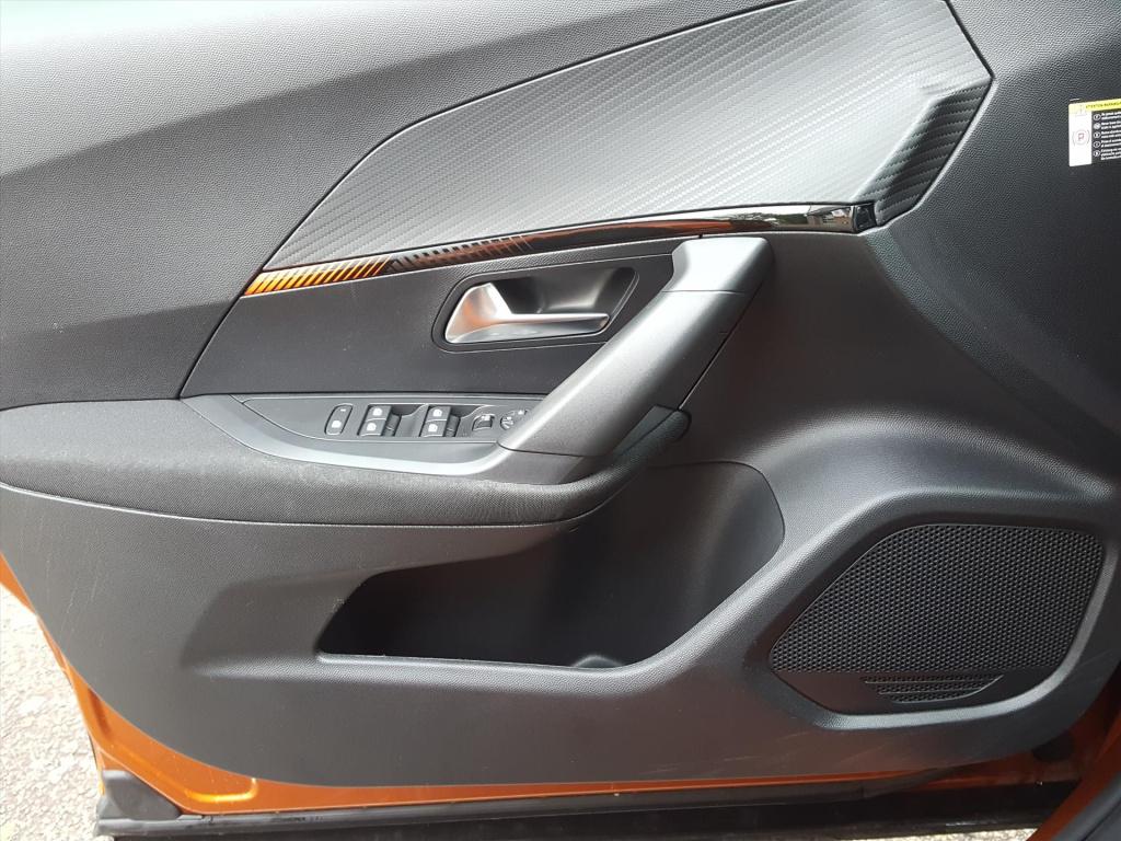 Peugeot E-2008 ev 50kwh 136pk 3-fase active apple carplay & android auto | 