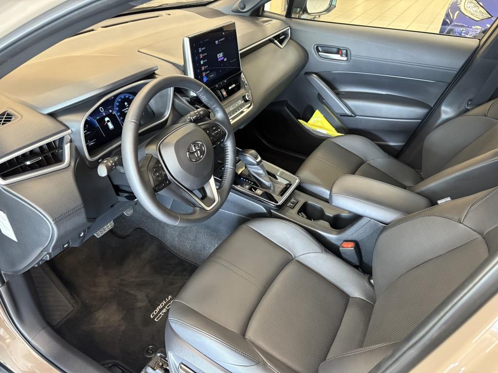 Toyota Corolla Cross hybrid 180 executive | demo | leder |