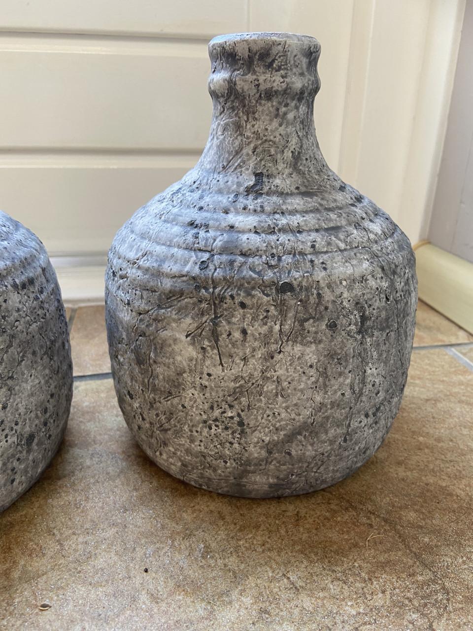 2 mooie vazen/ kruiken