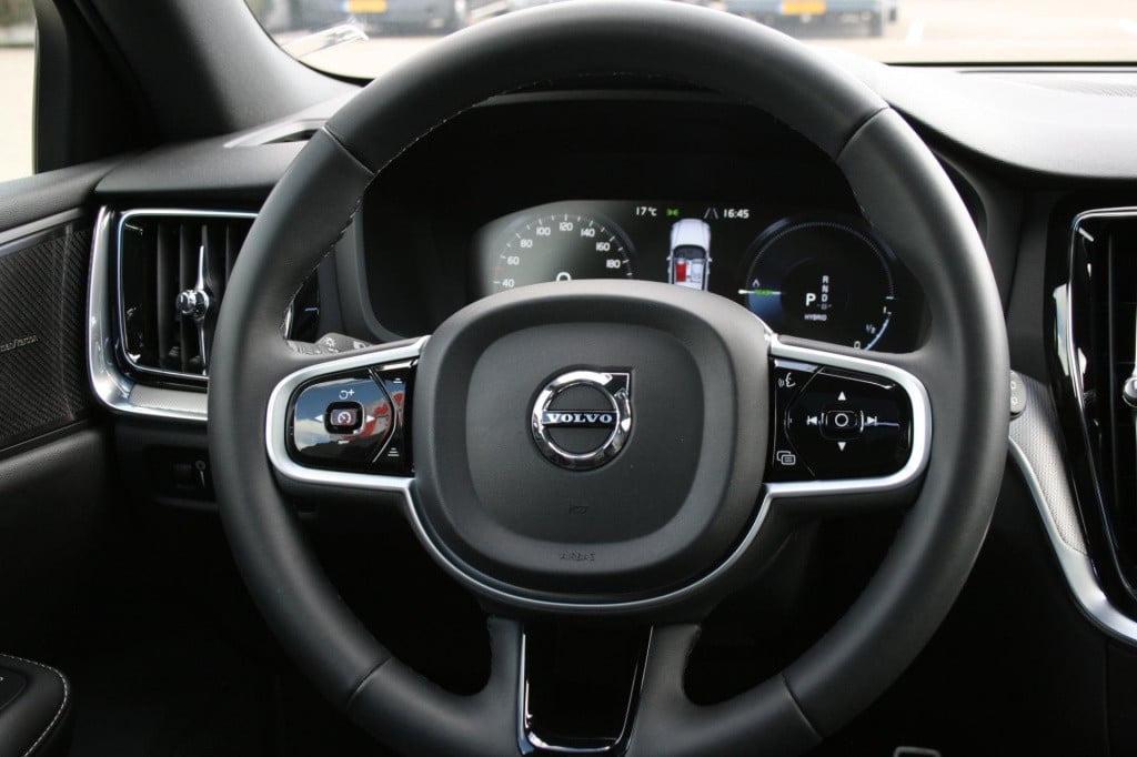Volvo V60 2.0 t6 recharge awd r-design
