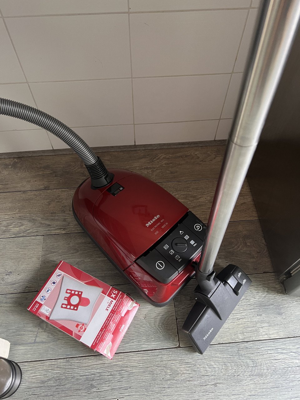Miele Stofzuiger 1800W nauwelijks gebruikt nieuwprijs €250,-
