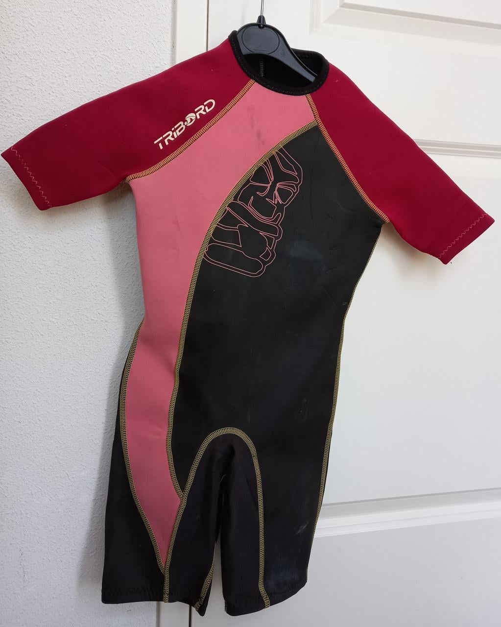 2 Neopreen surf-/zwempakjes 8jr en 10jr