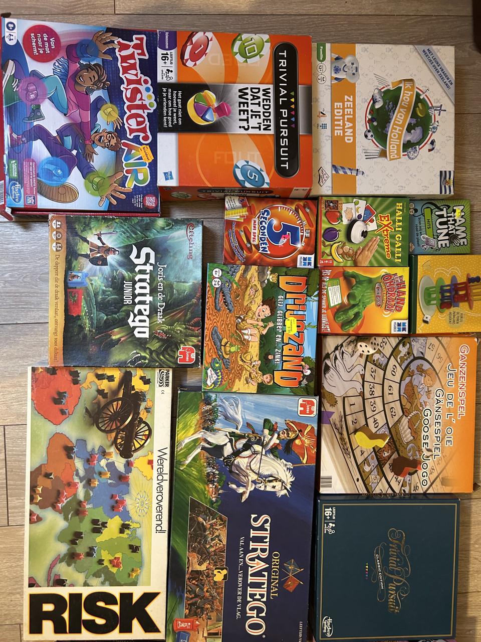 Heel veel bekende bordspellen (o.a. risk, rummikub, stratego etc)