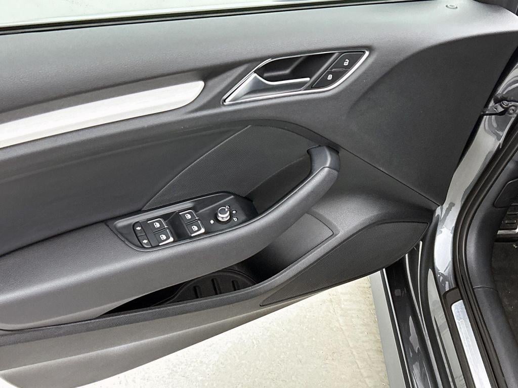 Audi A3 limousine 1.0 tfsi s line | navigatie | afgevlakt sportstuur | spor