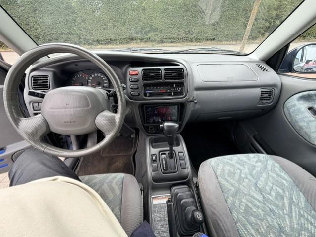 Suzuki Grand Vitara 2.0 metal top