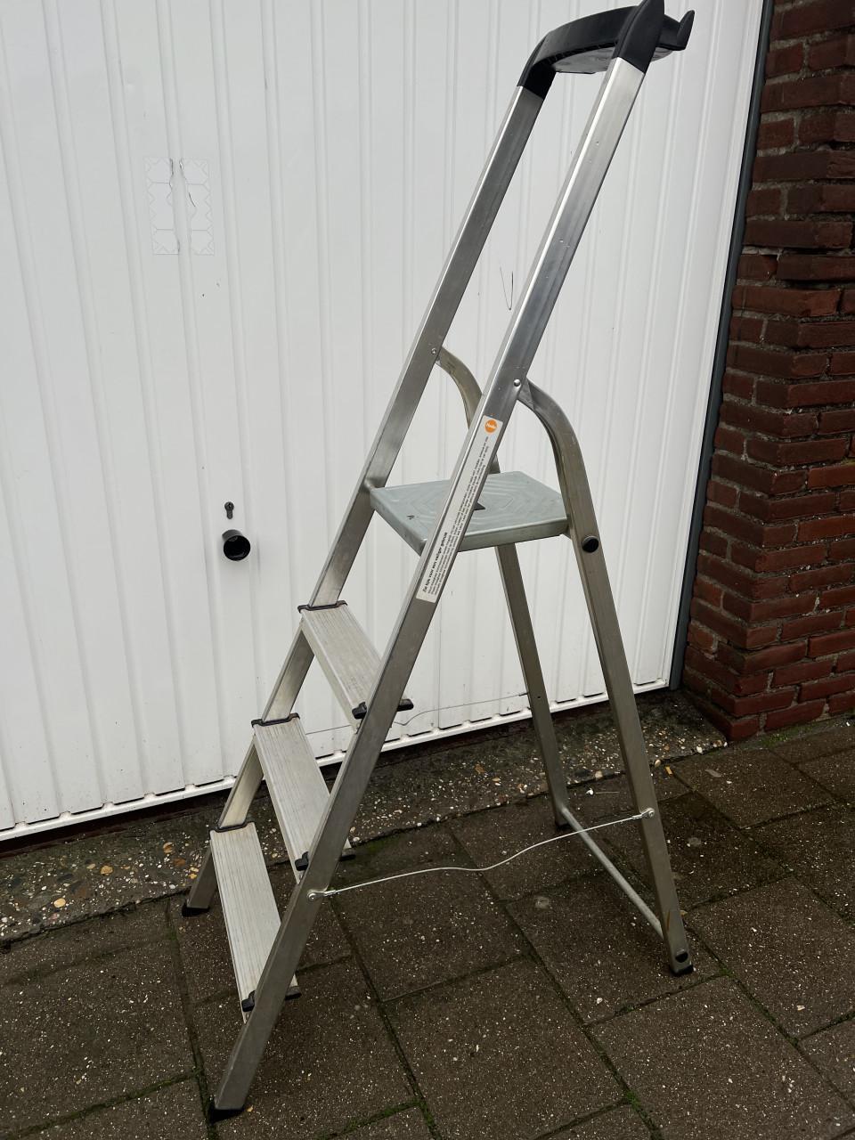 Als nieuwe Hailo Aluminium keuken/ huishoudtrap winkelprijs €80,-