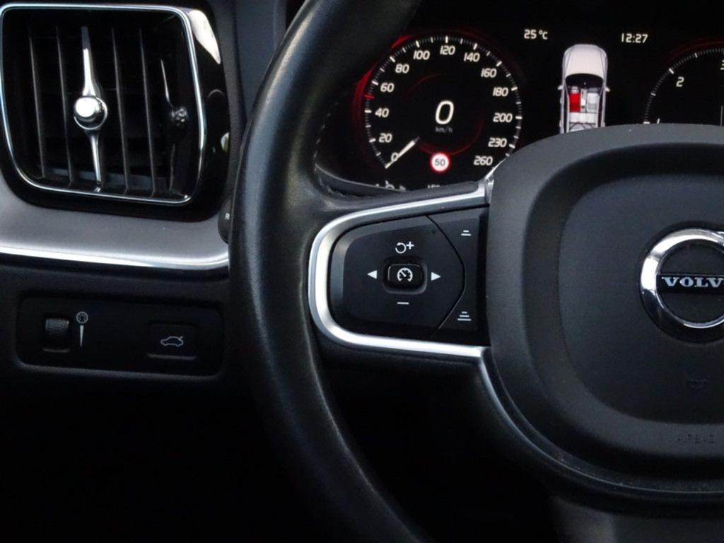 Volvo XC60 2.0 d4 momentum pro adap. led | apple carplay/android auto!