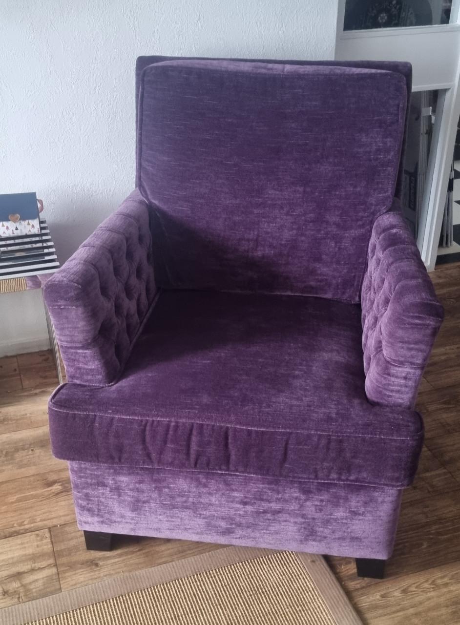 Paarse fauteuil