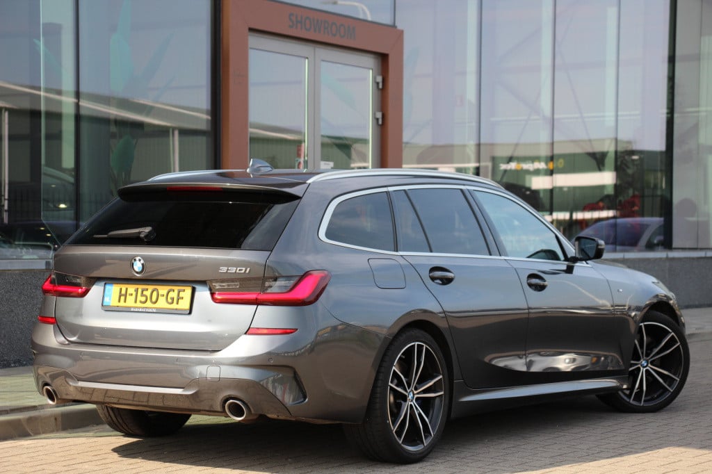 BMW 3-serie touring 330i high executive edition | m-sport | pano. | leder |