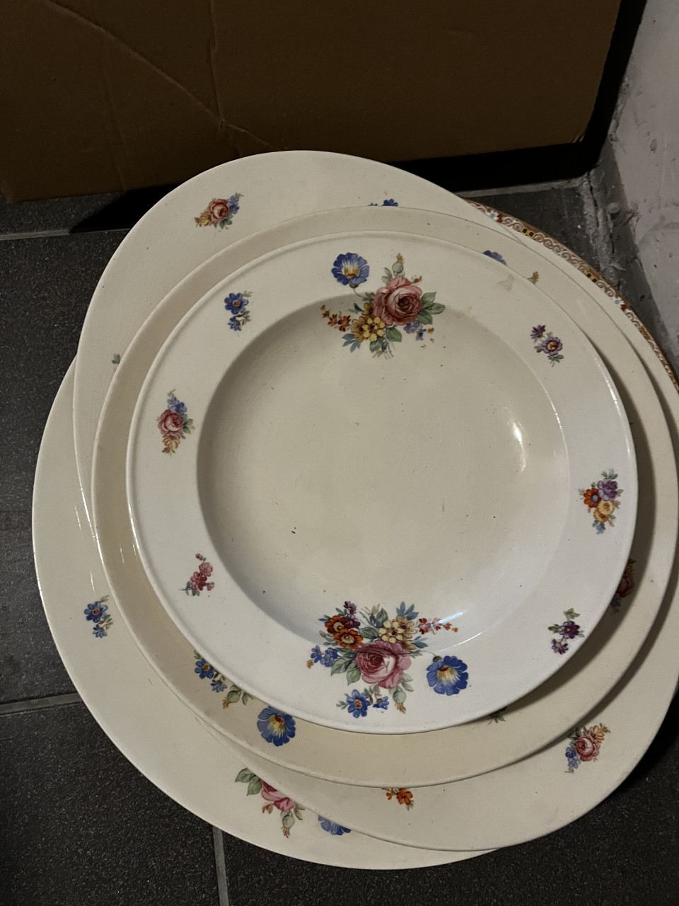 Petrus Regout  borden + schalen