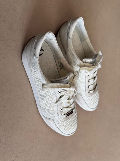 Witte sneakers maat 40