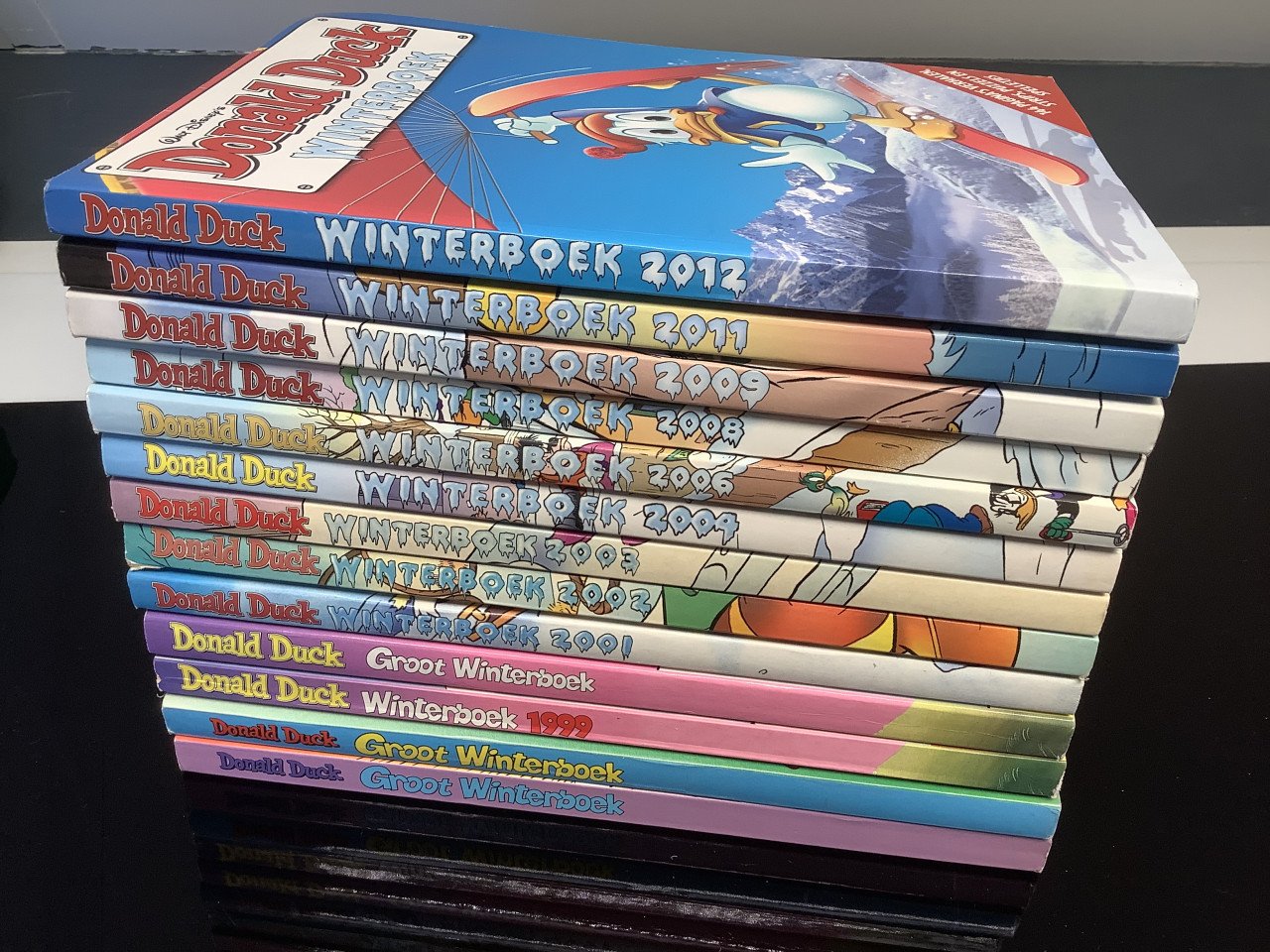 Grote stapel Donald Duck vakantie- en winterboeken.  Alleen af te halen.