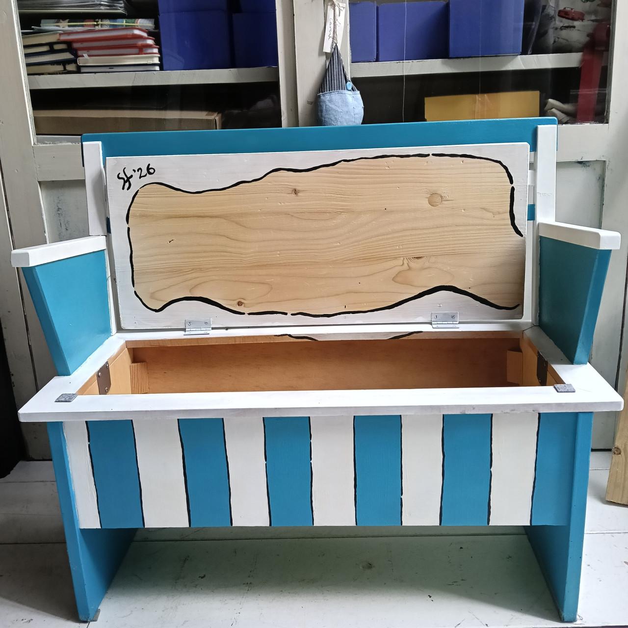 Kinderbankje en/of Speelgoedkist