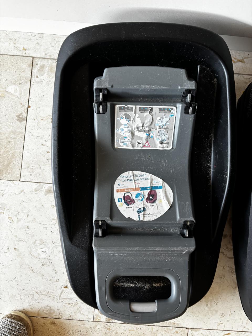 Maxicosi Pearl met twee onderstellen