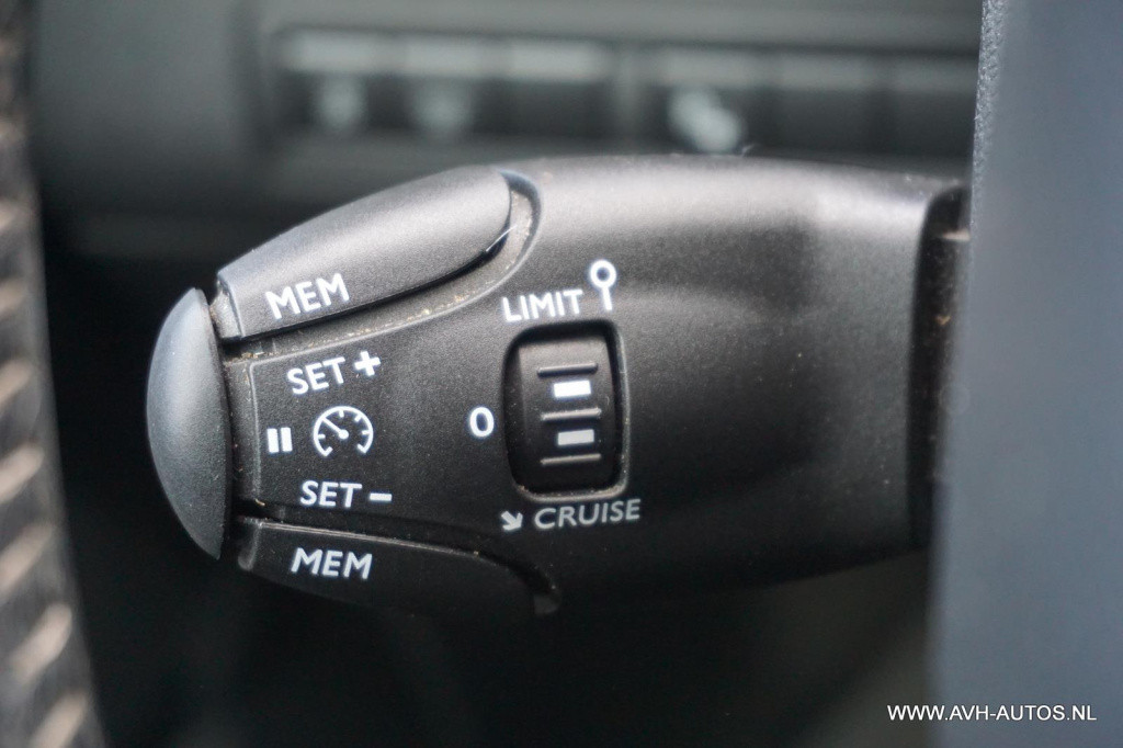 Peugeot 308 sw 1.2 puretech blue lease premium automaat