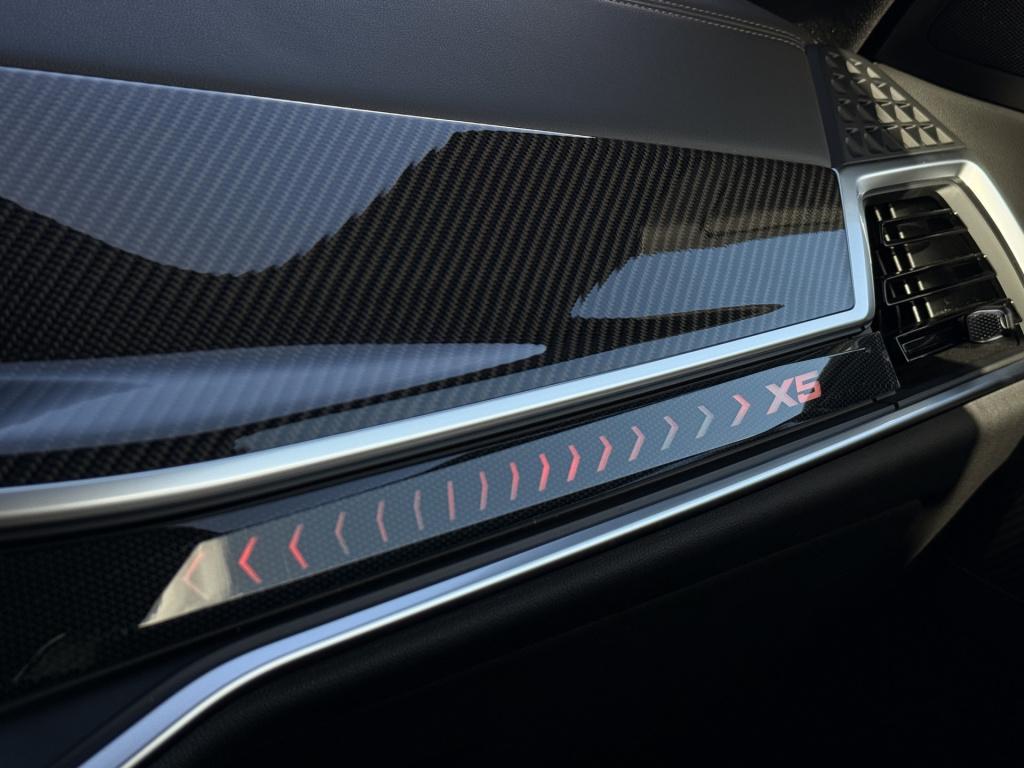 BMW X5 xdrive50e m-sport | carbon | pano | memory | stoelverwarming / verko