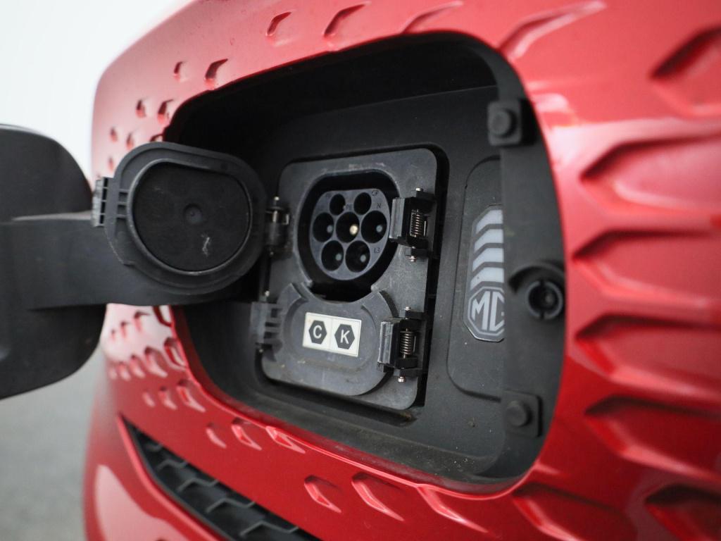 MG Zs Ev long range luxury 70 kwh | leder | panoramadak | led koplampen | 3