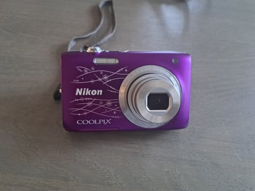 Nikon coolpix s2800 camera