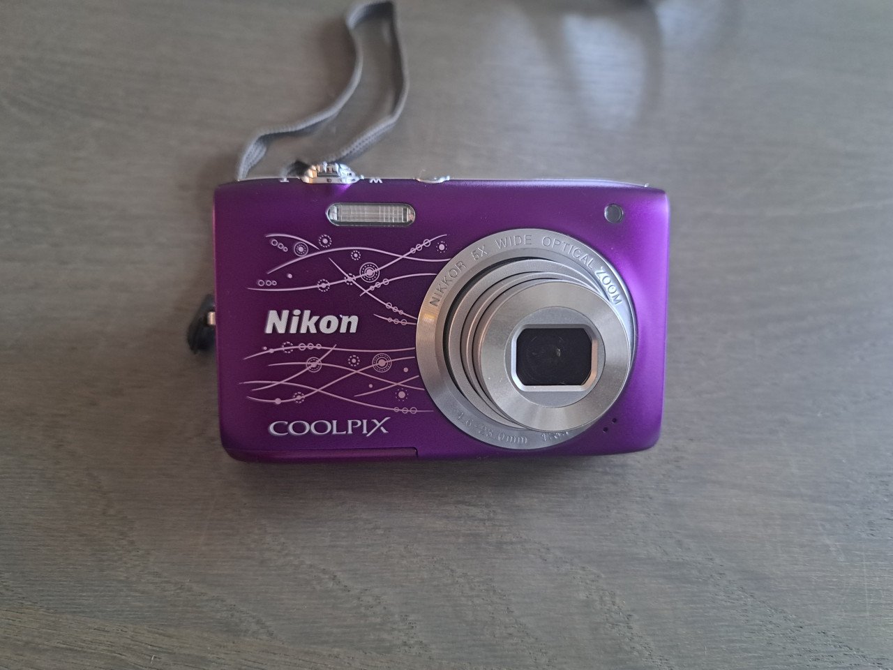 Nikon coolpix s2800 camera