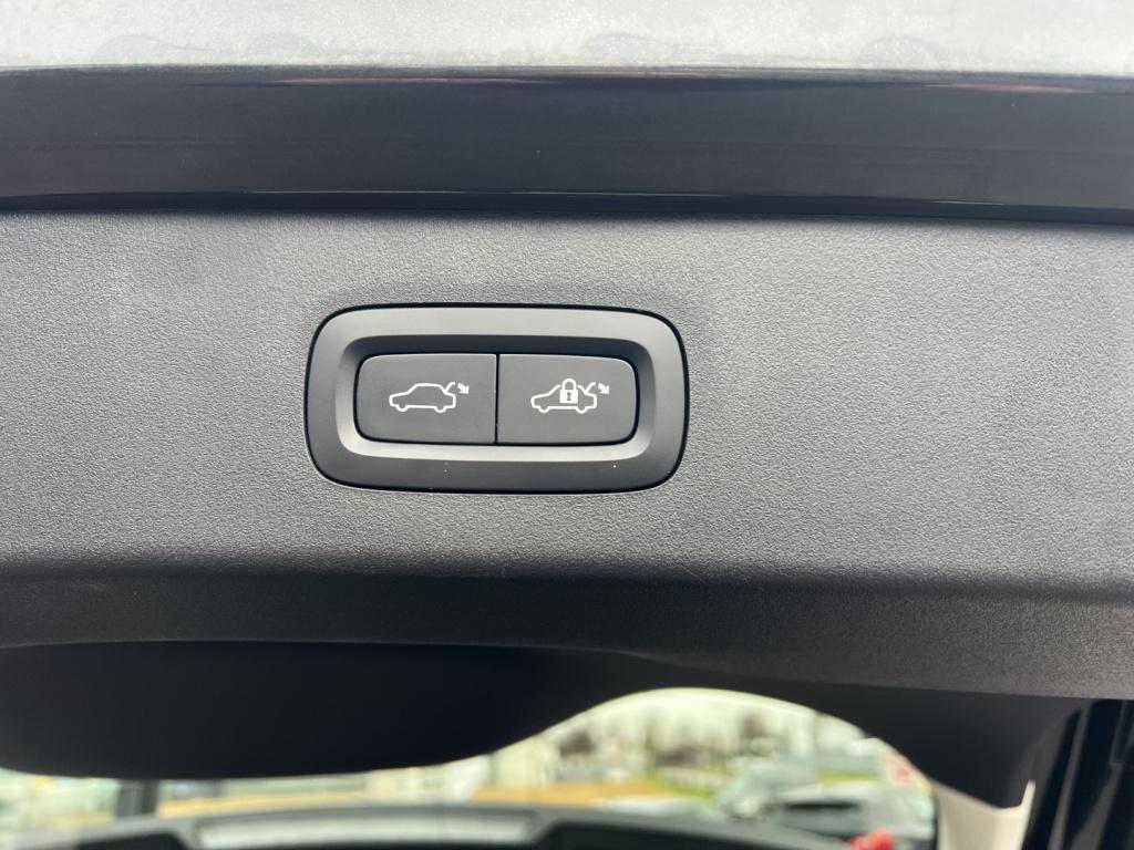 Lynk & Co 01 1.5 261pk phev plug inn hybrid ,black edition , pano dak,car p