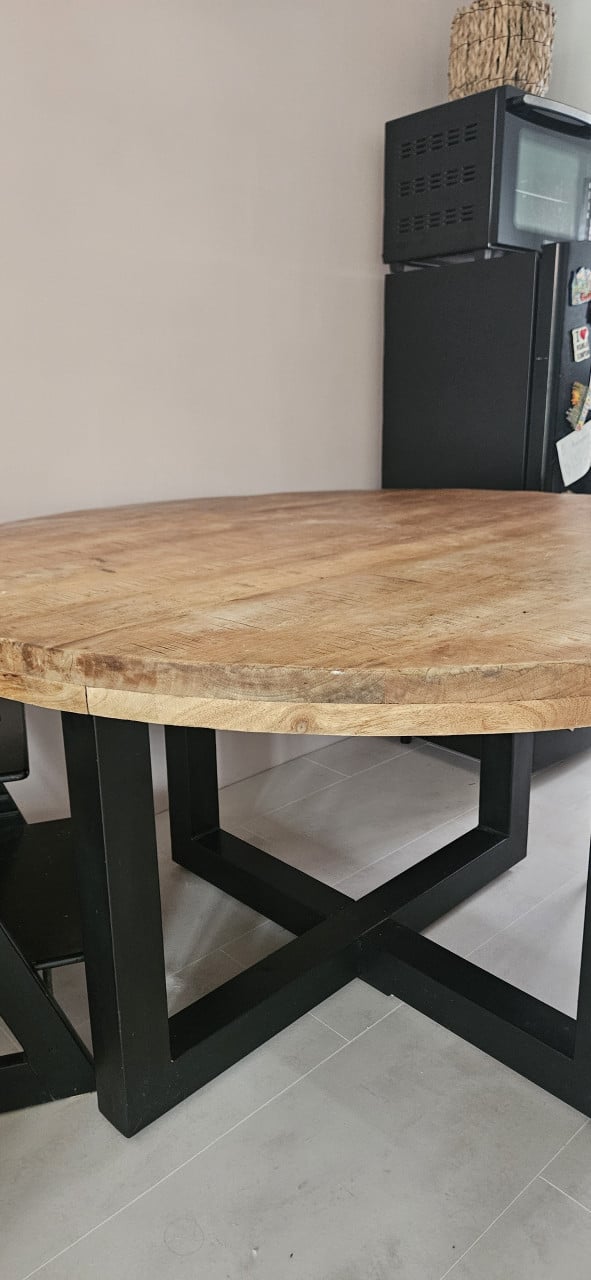Industriële ronde mangohouten eettafel + 2 stoelen