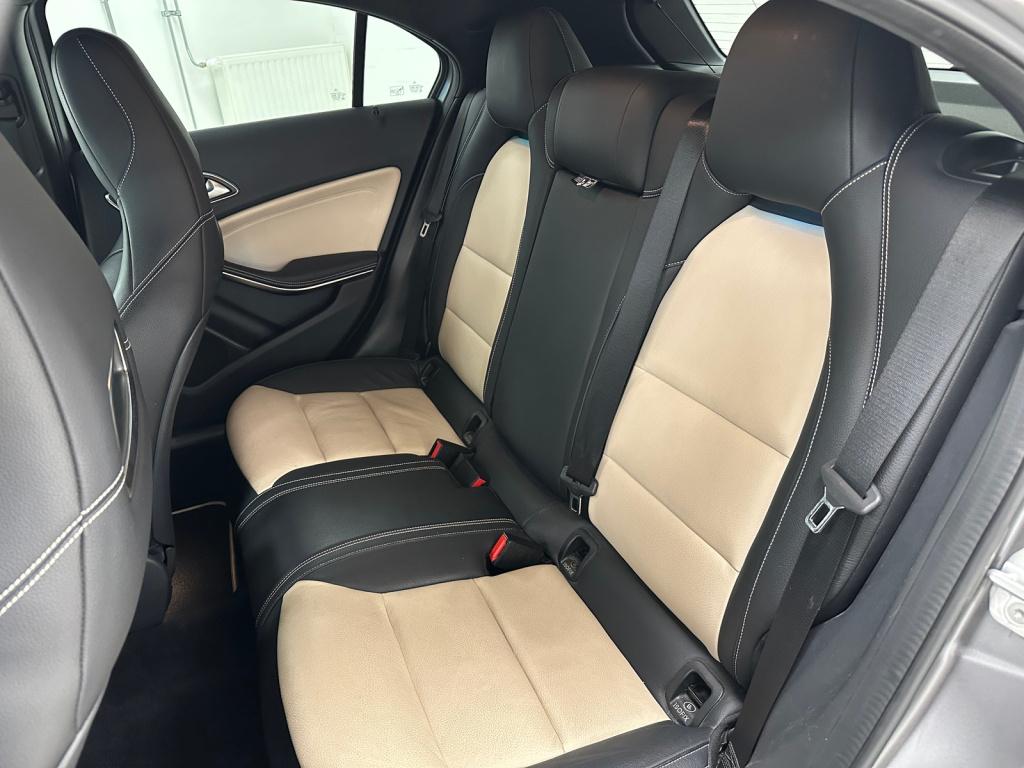 Mercedes-Benz A-Klasse 180 amg line | magno grey | keyless go | trekhaak |