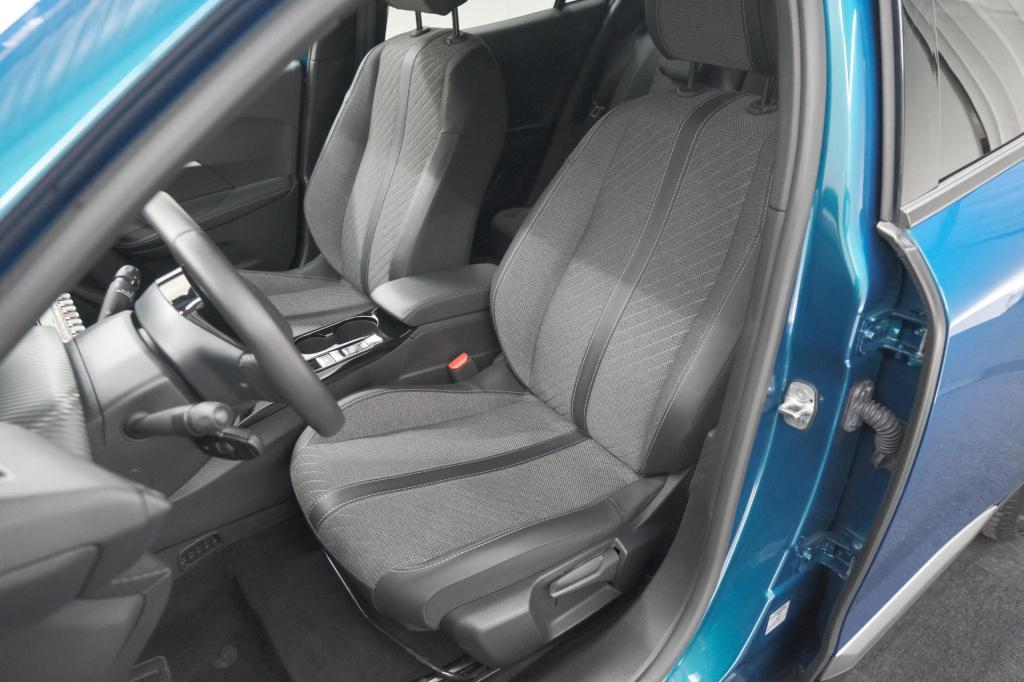 Peugeot E-2008 ev allure avantage 54 kwh | 98% soh | 11 kw lader | apple ca