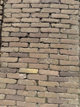 Oude gebakken klinkers