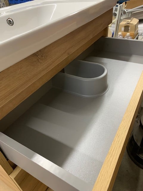 Nieuwe badkamer meubel , wastafel .