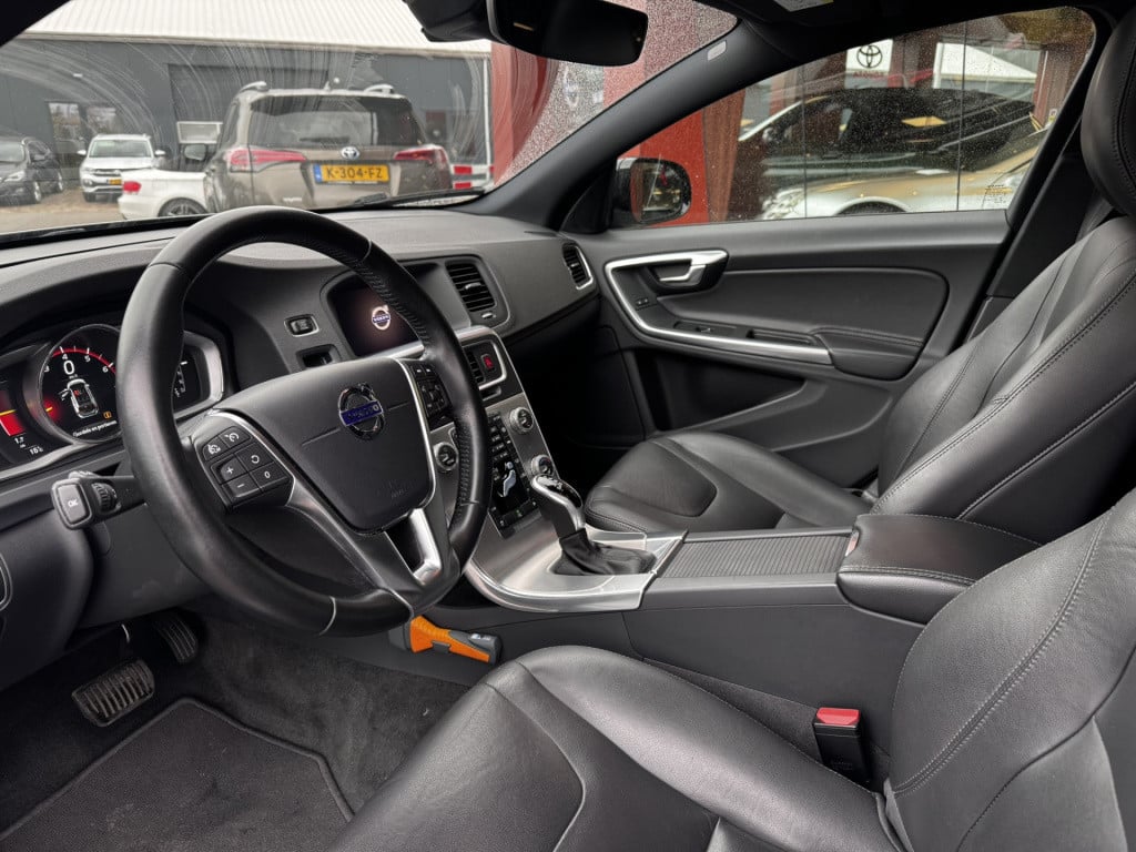 Volvo V60 cross country 2.0 t5 polar+ | 19" lmv | on-call | trekhaak