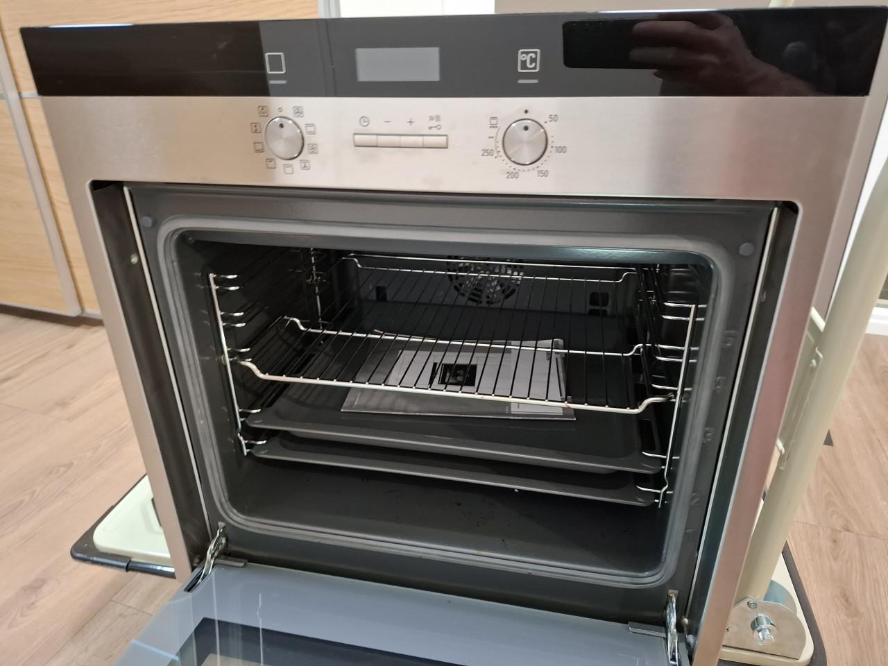 Siemens hete lucht inbouw OVEN type HB33GB550 /57