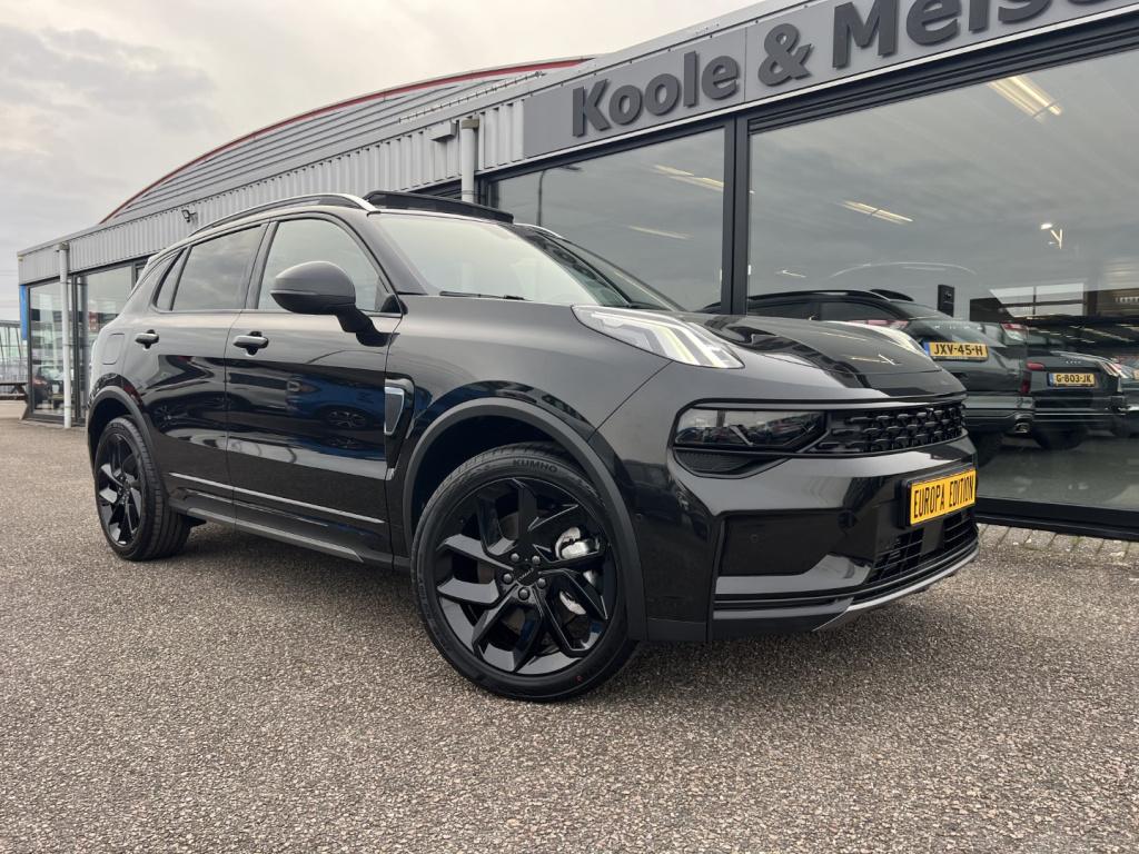 Lynk & Co 01 1.5 261pk plug in hybrid , black edition , pano dak,stuurverwa