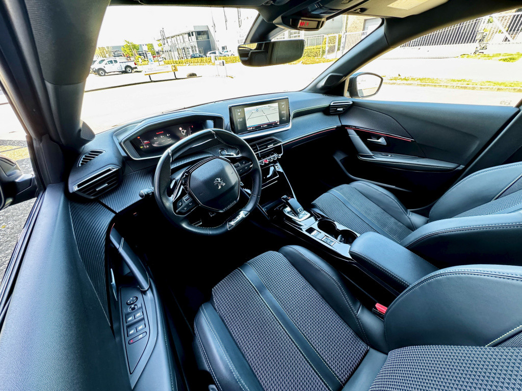Peugeot 208 1.2 puretech gt navi ecc cruise camera